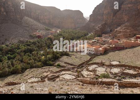 Panoramablick auf die berühmte Amtoudi-Schlucht im Antiatlas-Gebirge, Marokko, Afrika Stockfoto