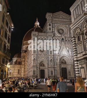 FLORENZ, ITALIEN, 21. SEPTEMBER 2023, die berühmte Florentiner Kathedrale beleuchtet bei Nacht, Italien, Europa Stockfoto