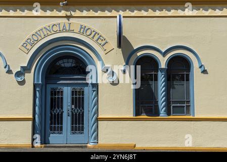 NAPIR, NEUSEELAND, 10. JANUAR 2023, das Art Deco Provincial Hotel in der Innenstadt von Napier, Nordinsel von Neuseeland Stockfoto