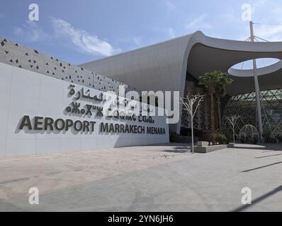 MARRAKESCH, MAROKKO, 22. APRIL 2023, moderne Architektur im arabischen Stil am Flughafen Marrakesch Menara, Marokko, Afrika Stockfoto