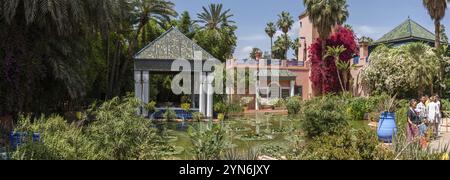 MARRAKESCH, MAROKKO, 16. APRIL 2023, berühmter Jardin Majorelle in der Villa von Yves Saint Laurent Stockfoto