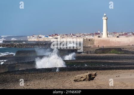 Der Leuchtturm von Rabat während der ruhigen See, Marokko, Afrika Stockfoto