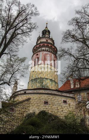 Berühmte mittelalterliche Burg in Cesky Krumlov im Herbst, Tschechien, Europa Stockfoto