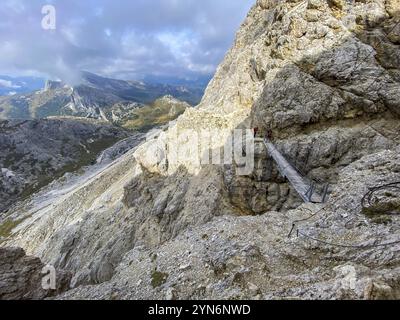 Abenteuerliche Wanderung auf den Lagazuoi in den Dolomiten, autonome Provinz von Südtirol in Italien Stockfoto