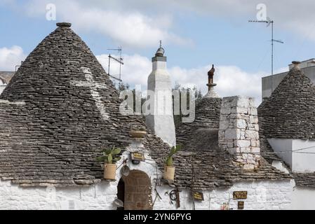 Typisches Pillersteindach eines trullo in Alberobello, Italien, Europa Stockfoto