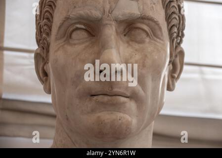 NEAPEL, ITALIEN, 06. MAI 2022, antike römische Statue von Kaiser Gaius Julius Geasar, Italien, Europa Stockfoto