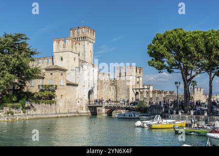 Schloss Scaliger in Sirmione am Gardasee, Italien, Europa Stockfoto