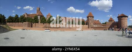 MALBORK, POLEN, 03. SEPTEMBER 2020, Panoramablick auf die Burg des Deutschen Ordens in Malbork, Polen, Europa Stockfoto