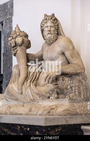 NEAPEL, ITALIEN, 06. MAI 2022, Statue des römischen Gottes vom Nil, Süditalien Stockfoto