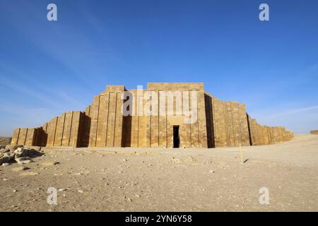 Haupteingang zum Säulensaal des Sakkara-Palastes, Ägypten, Afrika Stockfoto