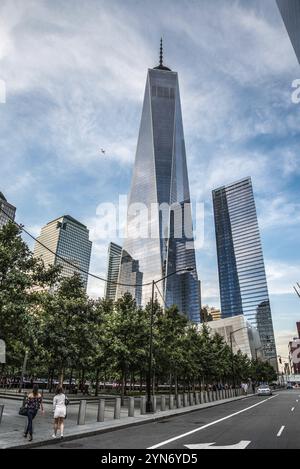 NEW YORK, USA, 25. AUGUST 2019: Ikonisches One World Trade Center-Denkmal in Downtown Manhattan, USA, Nordamerika Stockfoto