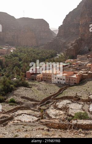 Panoramablick auf die berühmte Amtoudi-Schlucht im Antiatlas-Gebirge, Marokko, Afrika Stockfoto