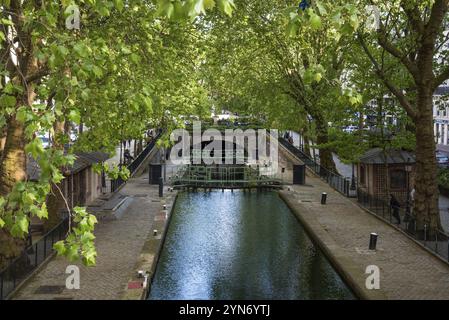 Ruhiger Kanal Saint Martin in Paris im Sommer, Frankreich, Europa Stockfoto