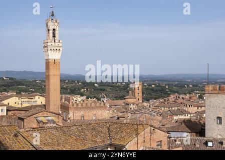 Blick über die Dächer von Siena in Richtung Torre Magna, vom Dach der Kathedrale von Siena aus gesehen, Italien, Europa Stockfoto