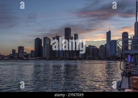 Sonnenuntergang über der Skyline von Chicago, vom Navy Pier, USA, Nordamerika Stockfoto