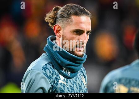 Linse, Frankreich. November 2024. Adrien RABIOT von Marseille während des Ligue 1-Spiels zwischen RC Lens und Olympique de Marseille (OM) im Bollaert-Delelis Stadium am 23. November 2024 in Lens, Frankreich. (Kreditbild: © Matthieu Mirville/ZUMA Press Wire) NUR REDAKTIONELLE VERWENDUNG! Nicht für kommerzielle ZWECKE! Stockfoto