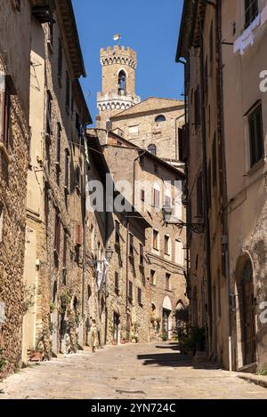 Via Porta All Arco im historischen Zentrum von Volterra Stockfoto