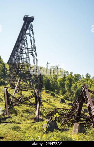 Zerstörte die historische Eisenbahnbrücke von Kinzua, nachdem ein Tornado durch Pennsylvania, USA, Nordamerika ging Stockfoto