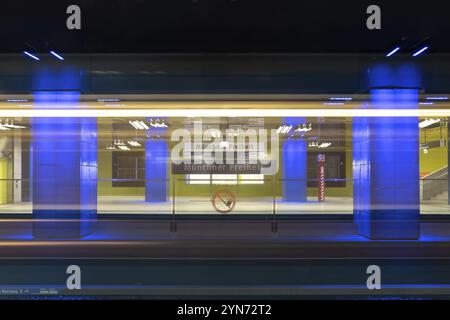 MÜNCHEN, Deutschland, JANUAR 01, 2023, futuristische U-Bahn-Station Münchener Freiheit in München, Bayern, Deutschland, Europa Stockfoto