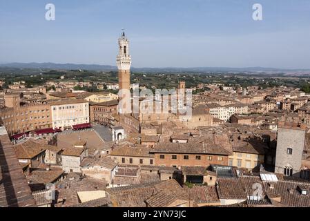 Blick über die Dächer von Siena in Richtung Torre Magna, vom Dach der Kathedrale von Siena aus gesehen, Italien, Europa Stockfoto