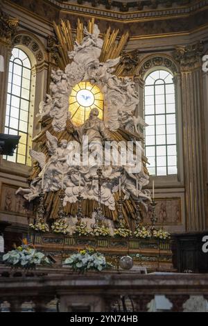 NEAPEL, ITALIEN, 06. MAI 2022, in der Kathedrale von Neapel, Italien, Europa Stockfoto