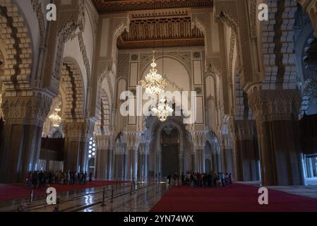 CASABLANCA, MAROKKO, 13. APRIL 2023, Inneres der berühmten Hassan II Moschee an der Küste von Casablanca, Marokko, Afrika Stockfoto