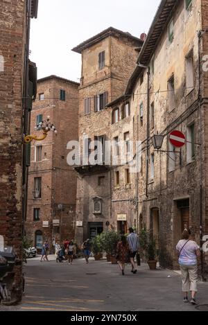 SIENA, ITALIEN, 23. SEPTEMBER 2023, irgendwo in den Straßen des alten mittelalterlichen Siena, Italien, Europa Stockfoto