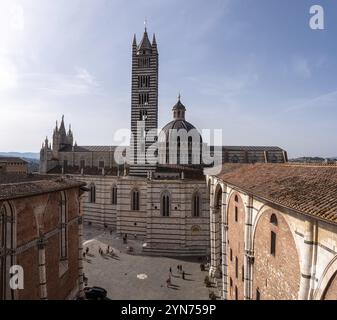 Die Kathedrale von Siena und ihre Kuppel, vom Panoramapunkt Facciatone aus gesehen, Italien, Europa Stockfoto