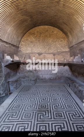 HERCULANEUM, ITALIEN, 5. MAI 2022, Thermalbäder der antiken Ladys in der römischen Stadt Herculaneum Stockfoto