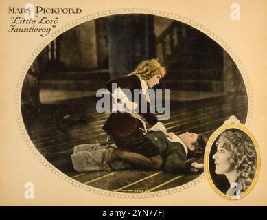 Mary Pickford in der Lobbykarte „Little Lord Fauntleroy“, auf der Mary Pickford während einer Szene aus dem Film „Little Lord Fauntleroy“ den Schauspieler Francis Marion schlägt. Stockfoto