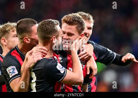 Ingolstadt, Deutschland. November 2024. Spieler des FC Ingolstadt mit Torjubel, Jubel, Torjubel, Torerfolg, feiern das Tor, Tor, Feier, Jubel ueber das Tor zum 3:0 durch Sebastian Groenning Andersen (FC Ingolstadt, 11) (1.v.re.), optimistisch, Aktion, Aktion, 24.11.2024, Ingolstadt (Deutschland), Fussball, 3. LIGA, FC INGOLSTADT 04 - VFL OSNABRÜCK, DFB/DFL-VORSCHRIFTEN VERBIETEN DIE VERWENDUNG VON FOTOGRAFIEN ALS BILDSEQUENZEN UND/ODER QUASI-VIDEO. Quelle: dpa/Alamy Live News Stockfoto