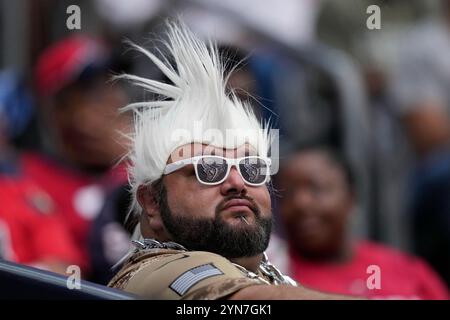 Houston, Texas am Sonntag, den 24. November 2024. Ein Houston Texans-Fan sieht im dritten Quartal gegen die Tennessee Titans im NRG Stadium in Houston, Texas am Sonntag, den 24. November 2024. Foto: Kevin M. Cox/UPI Credit: UPI/Alamy Live News Stockfoto