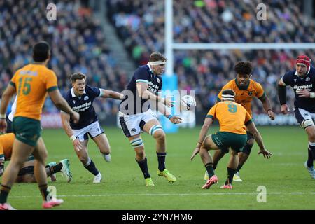 Edinburgh, Schottland, Vereinigtes Königreich, 24. November 2024: Scott Cummings über den Angriff auf Schottland. Schottland gegen Australien in Murrayfield, Edinburgh.- Credit: Thomas Gorman/Alamy Live News Stockfoto