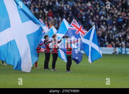 Edinburgh, Schottland, Vereinigtes Königreich, 24. November 2024 - Flaggenträger vor dem Auftakt bei Scottish Gas Murrayfield. Schottland gegen Australien in Murrayfield, Edinburgh.- Credit: Thomas Gorman/Alamy Live News Stockfoto