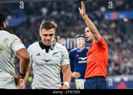 Saint Denis, Frankreich. November 2024. Der Schiedsrichter beim Rugbyspiel France gegen New Zealand All Blacks im Stade de France in Saint Denis bei Paris am 16. November 2024. Foto Victor Joly/DPPI Credit: DPPI Media/Alamy Live News Stockfoto