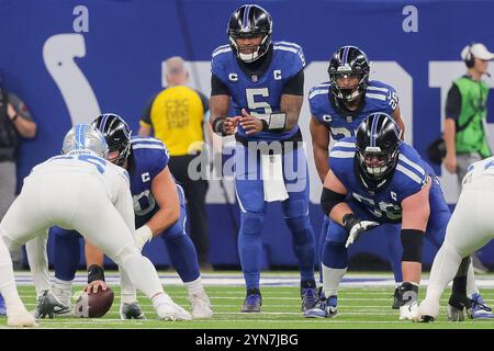 Indianapolis, Indiana, USA. November 2024. Der Indianapolis Colts Quarterback Anthony Richardson (5) bereitet sich auf das Spiel zwischen den Detroit Lions und den Indianapolis Colts im Lucas Oil Stadium in Indianapolis, Indiana, vor. (Kreditbild: © Scott Stuart/ZUMA Press Wire) NUR REDAKTIONELLE VERWENDUNG! Nicht für kommerzielle ZWECKE! Quelle: ZUMA Press, Inc./Alamy Live News Stockfoto