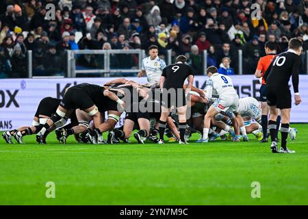 Turin, Italien. November 2024. Turin, Italien - 23. November: Rugby - Autumn Nations Series 2024 Spiel zwischen Italien und Neuseeland im Allianz Stadium am 23. November 2024 in Turin, Italien. Allgemeine Ansicht während eines Scrum (Foto: Tonello Abozzi/Pacific Press) Credit: Pacific Press Media Production Corp./Alamy Live News Stockfoto
