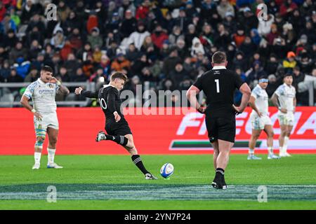 Turin, Italien, Italien. November 2024. Turin, Italien - 23. November: Rugby - Spiel der Herbstnationenserie 2024 zwischen Italien und Neuseeland im Allianz Stadium am 23. November 2024 in Turin, Italien.10 Beauden Barrett Neuseeland in Aktion (Foto: © Tonello Abozzi/Pacific Press via ZUMA Press Wire) NUR ZUR REDAKTIONELLEN VERWENDUNG! Nicht für kommerzielle ZWECKE! Stockfoto