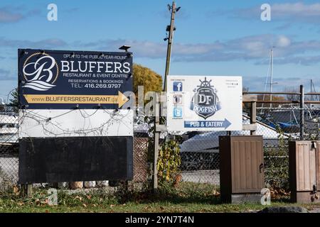 Wegweiser zum Bluffers Restaurant und Dogfish Pub an der Brimley Road South in Scarborough, Toronto, Ontario, Kanada Stockfoto