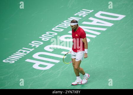 Malaga, Spanien. November 2024. MALAGA, SPANIEN – 19. NOVEMBER: Rafael Nadal von Team Spain sieht sein Einzelspiel gegen Botic van de Zandschulp vom Team Netherlands im Viertelfinale zwischen den Niederlanden und Spanien während des Davis Cup Finals im Palacio de Deportes Jose Maria Martin Carpena am 19. November 2024 in Malaga, Spanien. (Foto von Francisco Macia/Photo Players Images/Magara Press) Credit: Magara Press SL/Alamy Live News Stockfoto