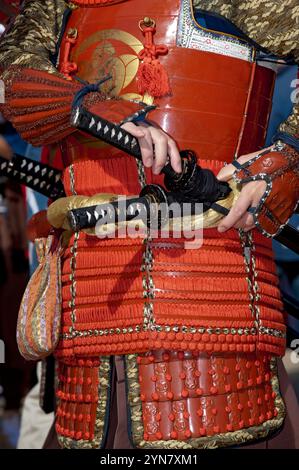 Samurai-Krieger mit einem Katana-Schwert während des Hikone Castle Festivals in der Präfektur Shiga, Japan. Stockfoto
