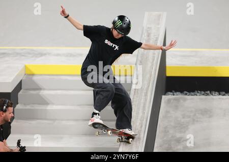 Tokio, Japan. November 2024. Liz Akama (JPN) Skateboarding : 2024 SLS CHAMPIONSHIP TOUR - TOKIO Women's Skateboard Street Final in der Ariake Arena in Tokio, Japan. Quelle: AFLO SPORT/Alamy Live News Stockfoto