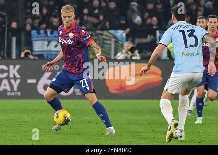 Rom, Latium. November 2024. Jens Odgaard von Bologna, Alessio Romagnoli von SS Latium während des Spiels Der Serie A zwischen Lazio und Bologna im Olympiastadion in Rom, Italien, 24. November 2024. Gutschrift: massimo insabato/Alamy Live News Stockfoto