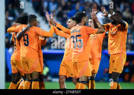 Leganes, Spanien. November 2024. Spieler von Real Madrid feiern ein Tor während eines spanischen Fußballspiels der La Liga zwischen CD Leganes und Real Madrid am 24. November 2024 in Leganes, Spanien. Gustavo Valiente/Xinhua/Alamy Live News Stockfoto