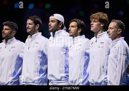 Malaga, Spanien. November 2024. Das Team Italien steht vor dem Finale zwischen Italien und den Niederlanden beim Davis Cup Finals-Tennisturnier in Malaga, Spanien, am 24. November 2024. Quelle: Meng Dingbo/Xinhua/Alamy Live News Stockfoto