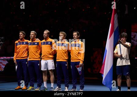 Malaga, Spanien. November 2024. Das Team Niederlande steht vor dem Finale zwischen Italien und den Niederlanden beim Davis Cup Finals-Tennisturnier in Malaga, Spanien, am 24. November 2024 an. Quelle: Meng Dingbo/Xinhua/Alamy Live News Stockfoto