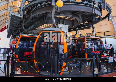 Cable Car Taxis am Bahnhof am Ba Na Hills Park in da Nang. Da Nang, Vietnam - 13. September 2024 Stockfoto