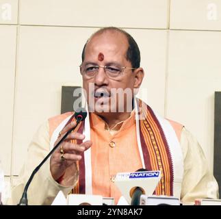 Patna, Indien. November 2024. PATNA, INDIEN – 24. NOVEMBER: Vijay Sinha, stellvertretender Ministerpräsident von Bihar, hielt am 24. November 2024 in Patna, Indien, eine Pressekonferenz im Büro von BJP. (Foto: Santosh Kumar/Hindustan Times/SIPA USA) Credit: SIPA USA/Alamy Live News Stockfoto