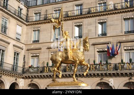 Statue von Jeanne d'Arc, dem Hauptteil von Orleans, von dem Bildhauer Emmanuel Frémiet (1824–1910). Paris. Frankreich. Stockfoto