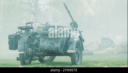 Wiederaufbau Der Schlachten Des Zweiten Weltkriegs. Deutsche Armee Motorrad W Stockfoto